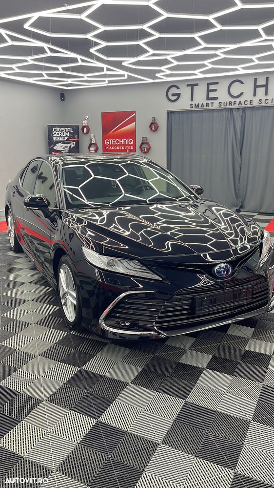 Toyota Camry Luxury - 25