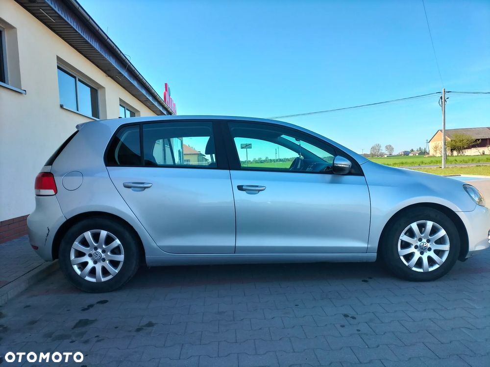 Volkswagen Golf 1.6 TDI DPF BlueMotion - 24