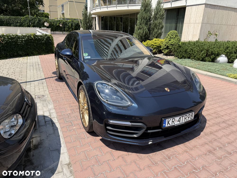 Porsche Panamera - 4