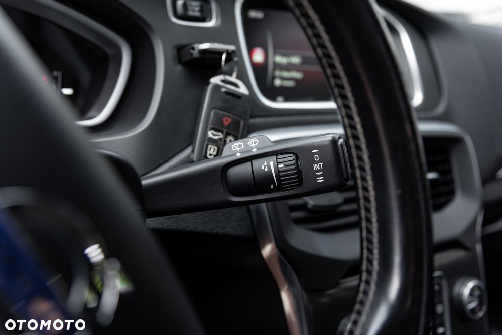 Volvo V40 D2 Drive-E Momentum - 25