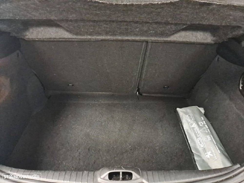 Peugeot 208 1.2 PureTech Signature - 6