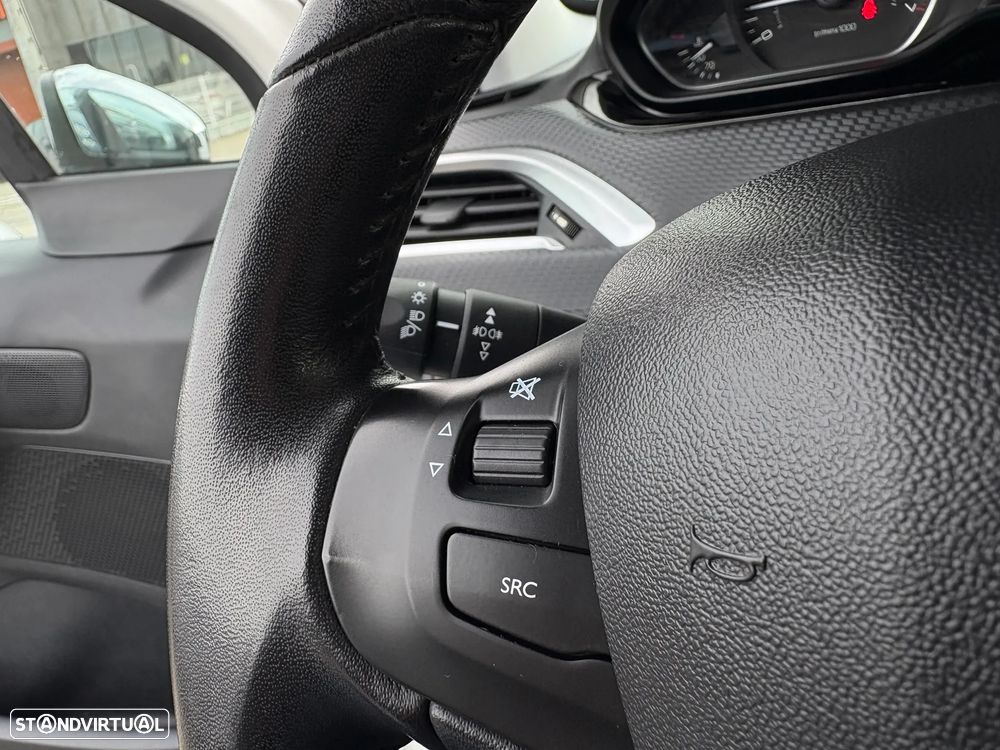 Peugeot 208 1.2 VTi SE Style - 12