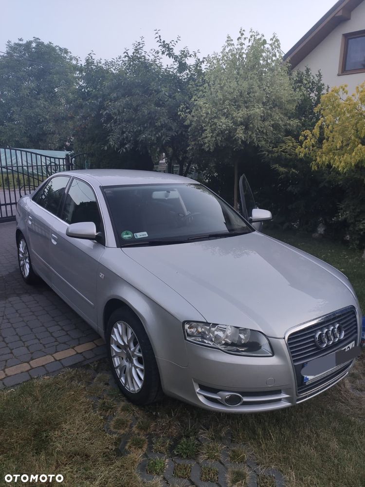 Audi A4 Limousine - 1