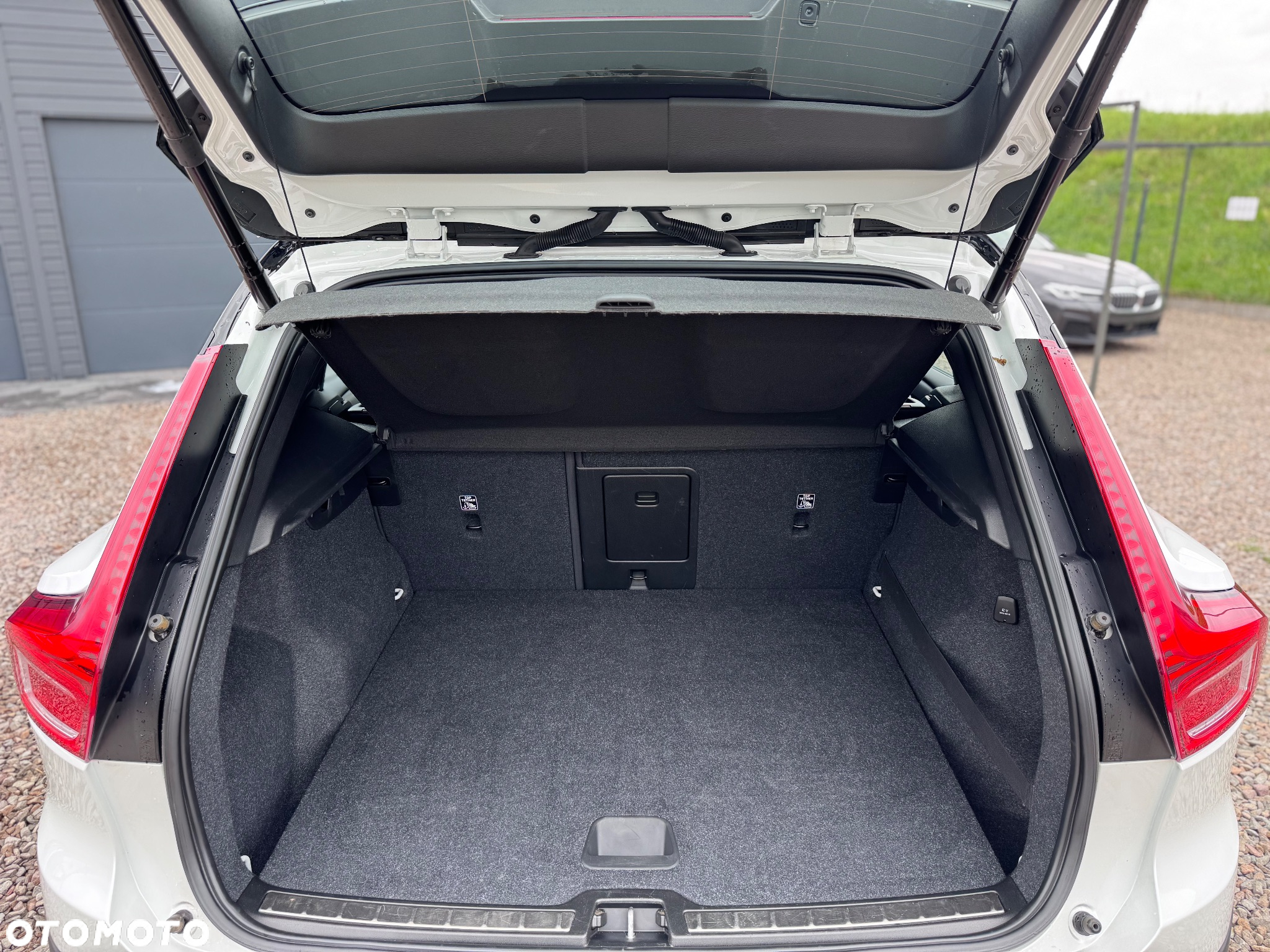 Volvo XC 40 B4 B AWD Geartronic RDesign - 27