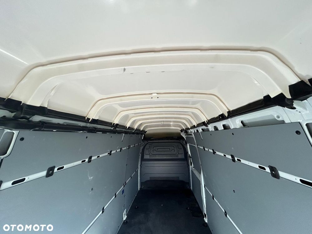 Mercedes-Benz Sprinter - 10