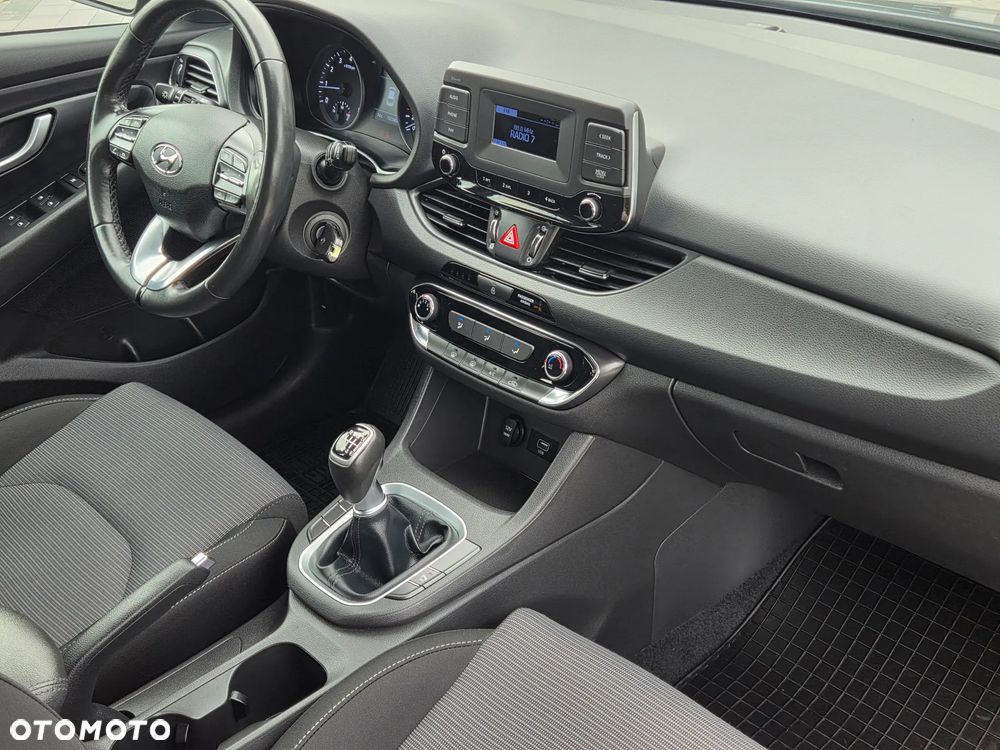 Hyundai i30 1.5 DPI Classic + - 38