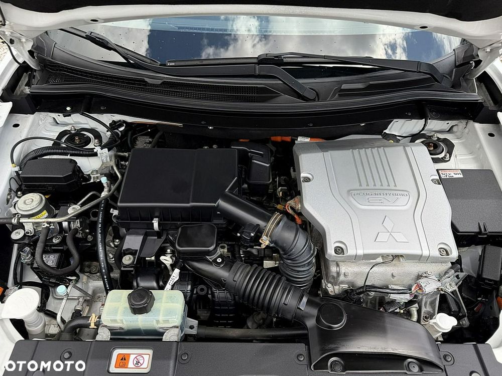 Mitsubishi Outlander - 16