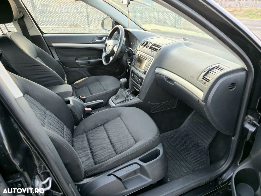 Skoda Octavia 1.6 TDI DPF Ambiente - 10