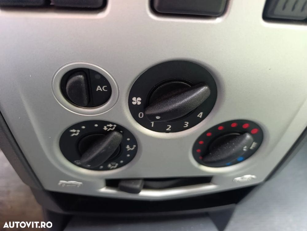 Dacia Logan K90 1.6 16v Laureate - 12