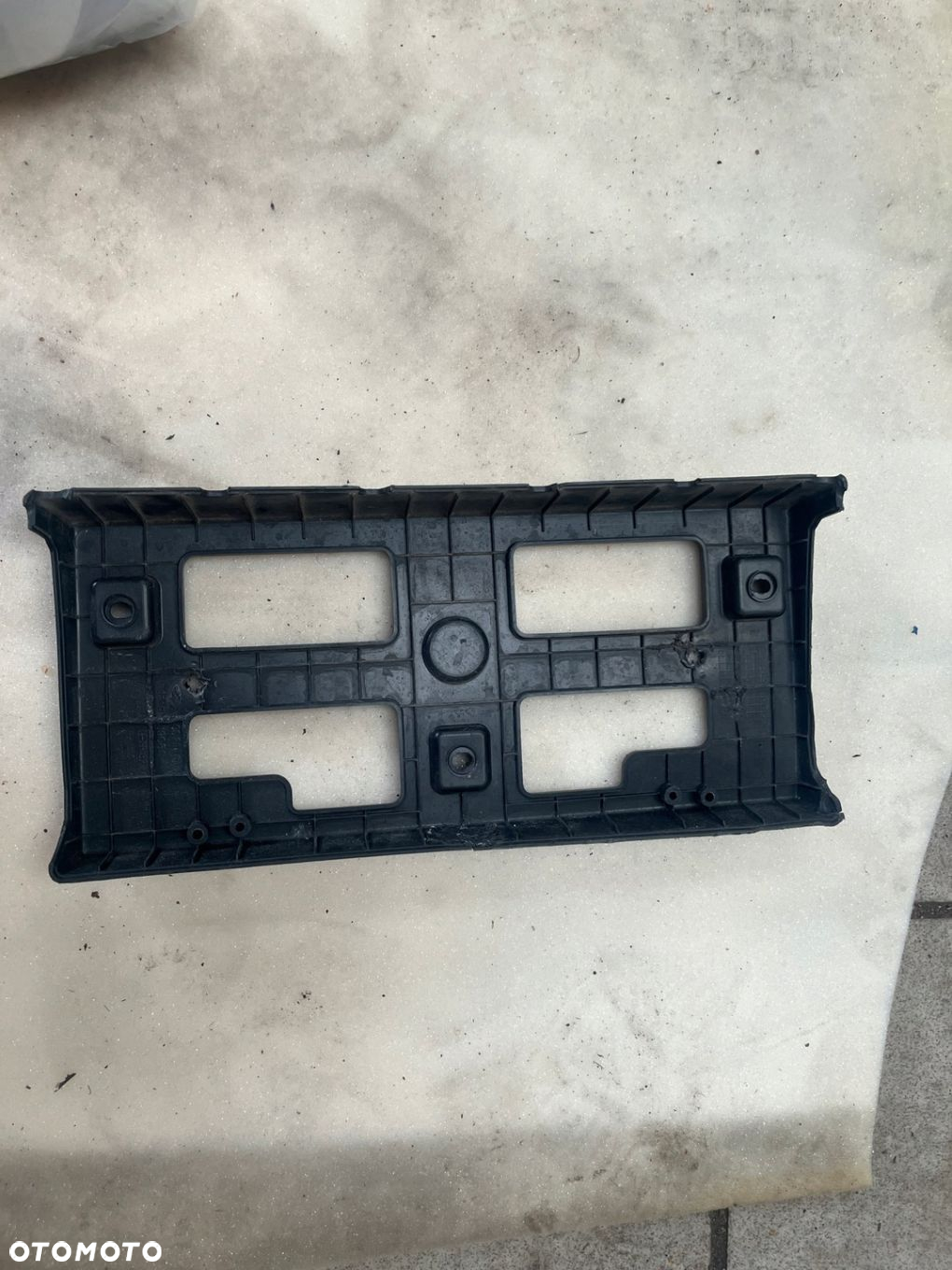 RAMKA POD TABLICE REJESTRACYJNĄ PRZÓD 86519-J9000 HYUNDAI KONA I 17- - 2