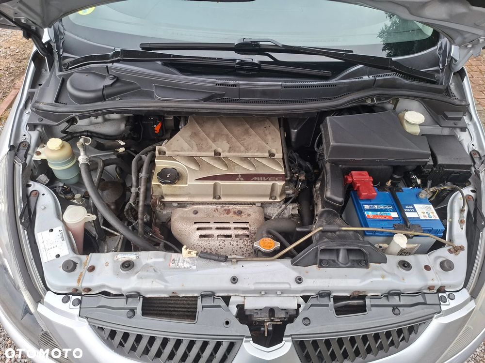 Mitsubishi Grandis 2.4 Intense - 12