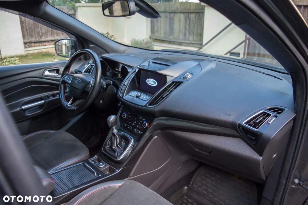 Ford Kuga 2.0 TDCi 4x2 ST-Line - 33