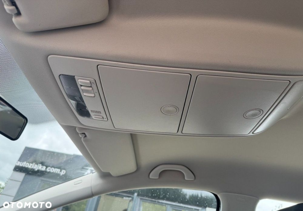 Volkswagen Touran - 22