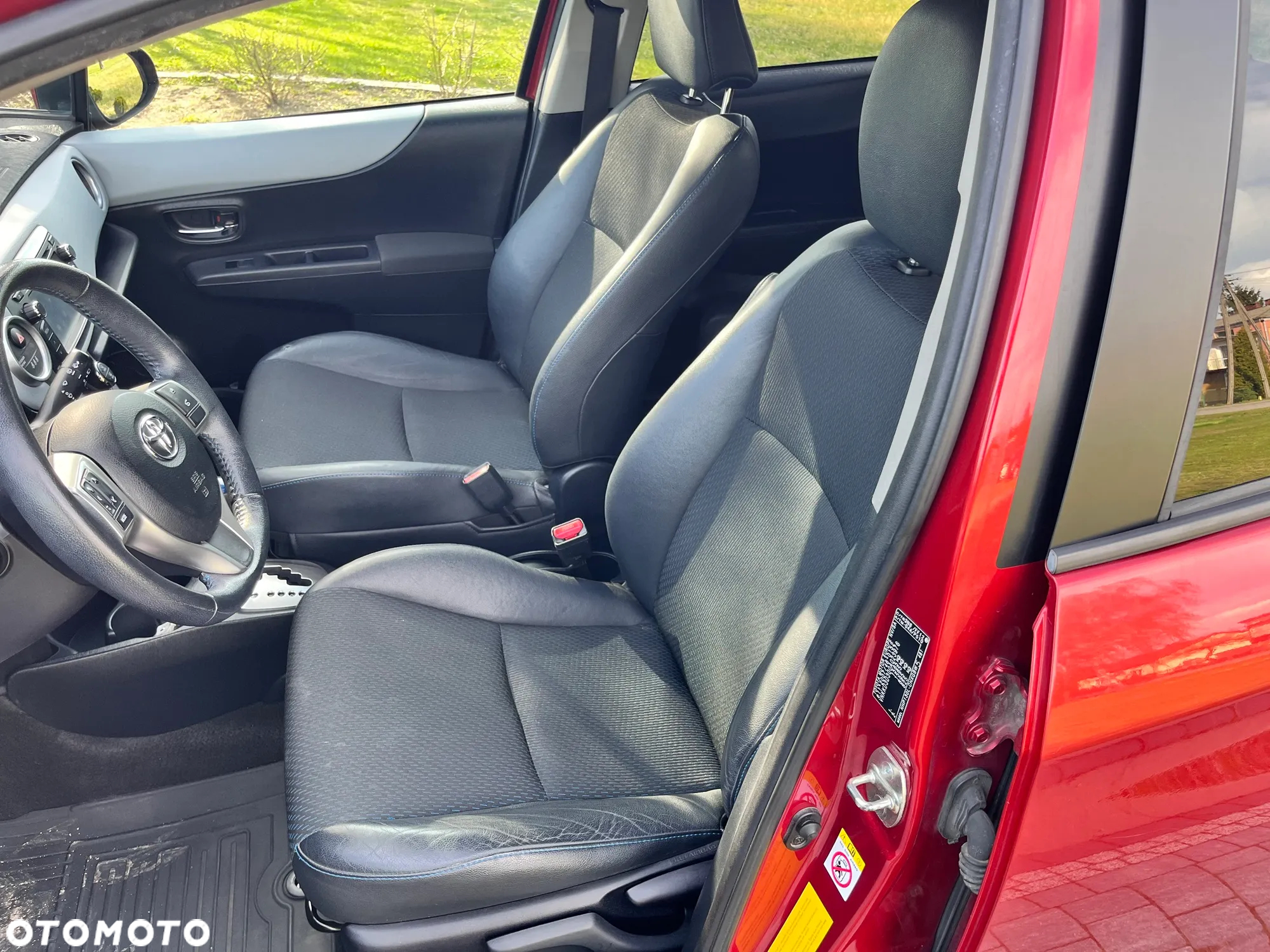 Toyota Yaris Hybrid 100 Dynamic - 10