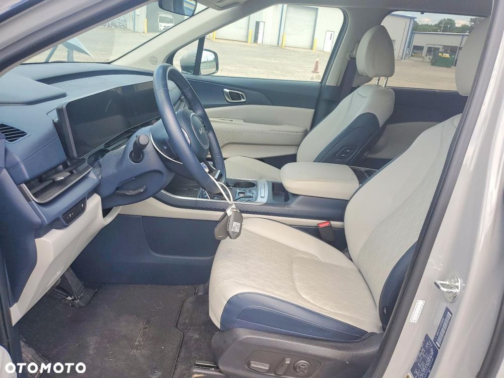 Kia Carnival - 7