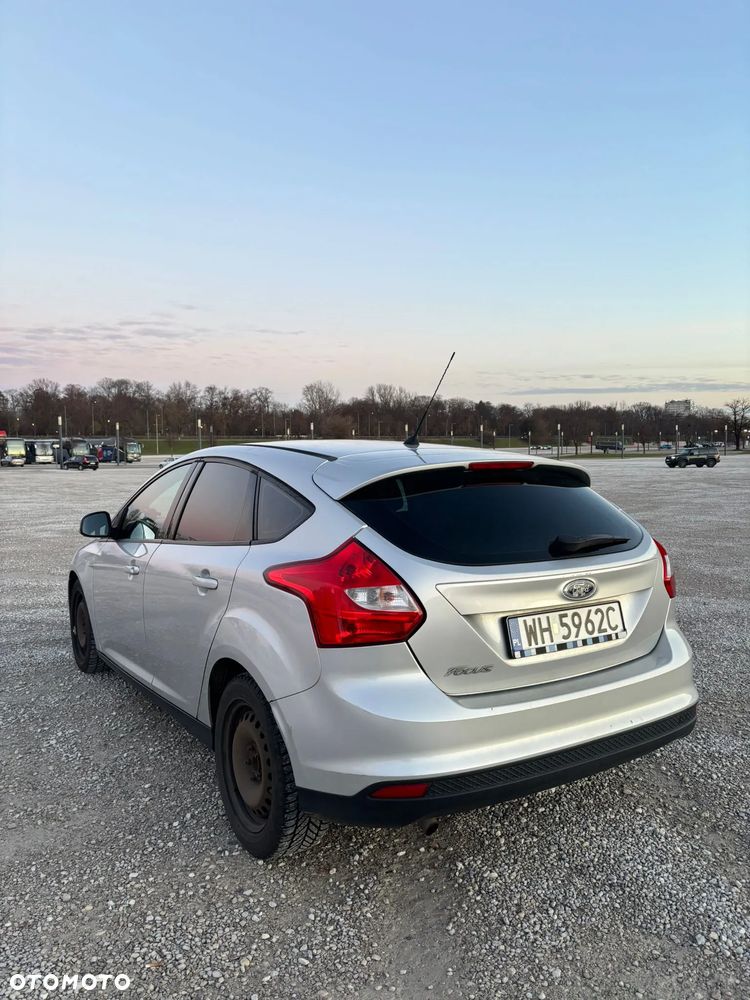 Ford Focus 1.6 Ambiente - 4