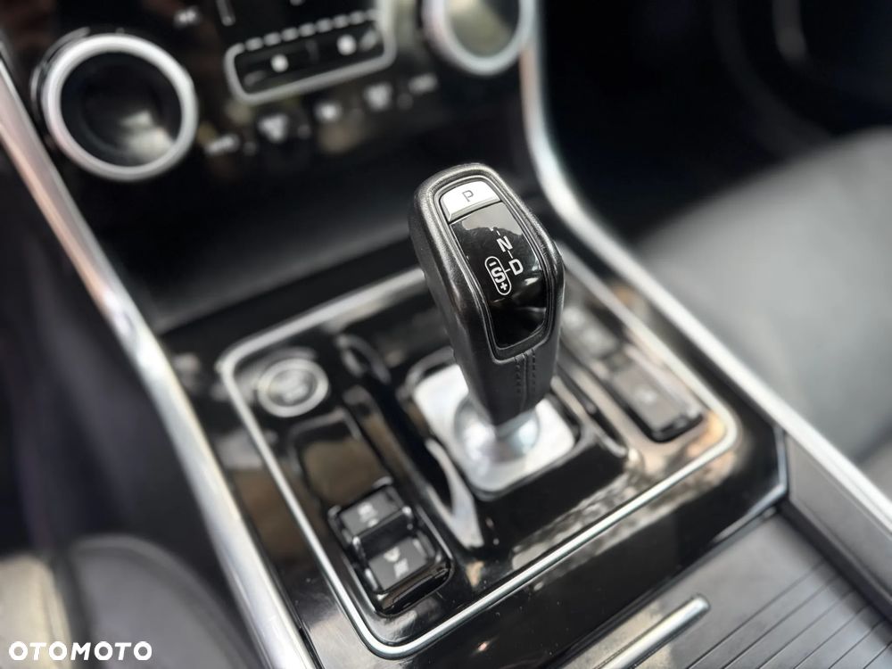 Jaguar XE D180 R-Dynamic S - 25