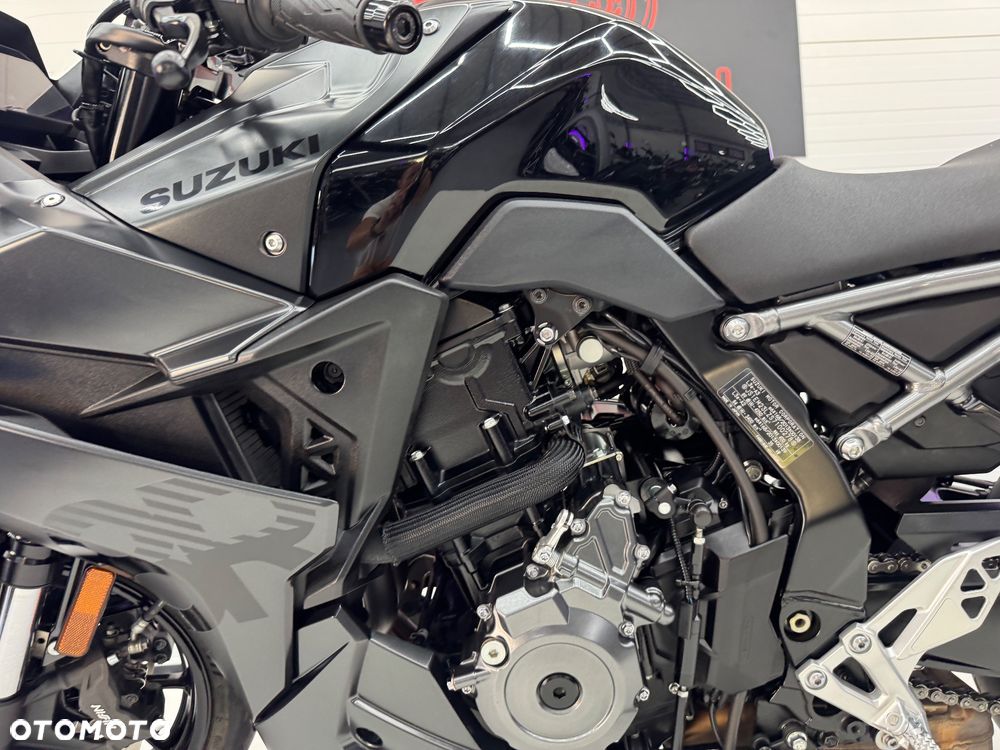 Suzuki GSX - 34