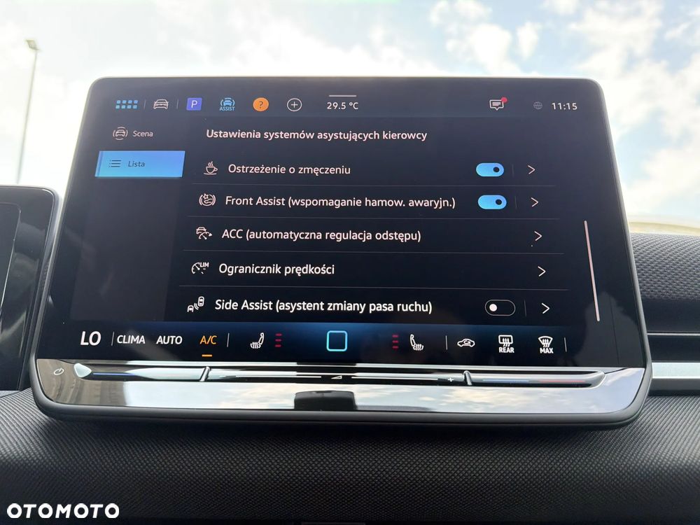 Volkswagen T-Roc 1.5 eTSI Life DSG - 34