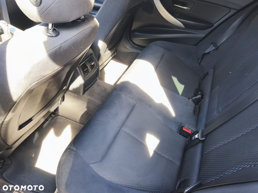 BMW Seria 3 320d - 8