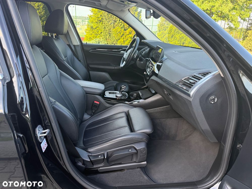 BMW X3 xDrive20d mHEV - 16