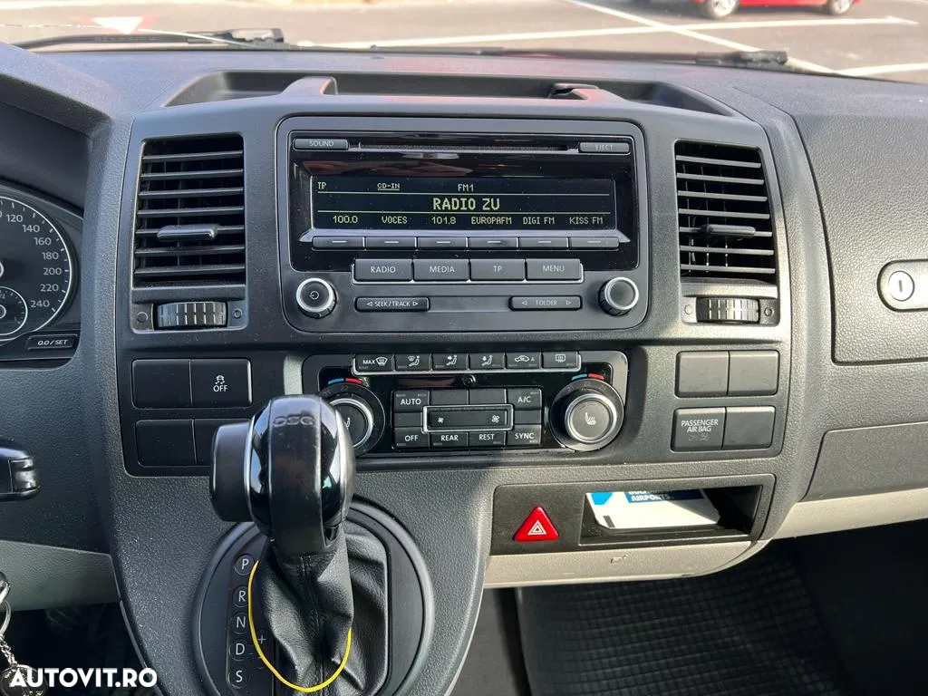 Volkswagen Caravelle - 17