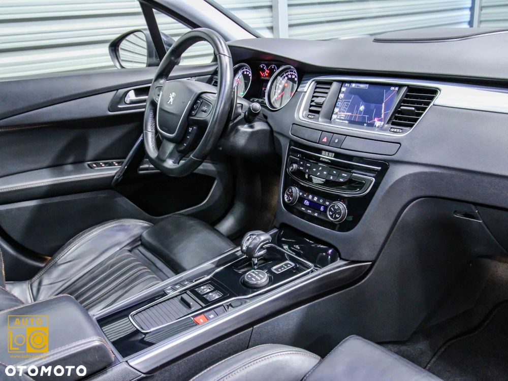 Peugeot 508 RXH Hybrid4 - 17