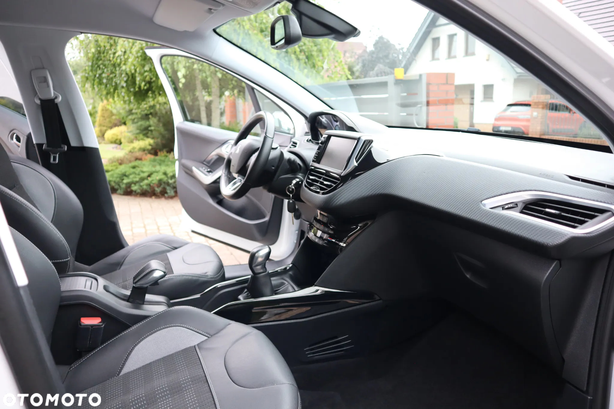 Peugeot 2008 1.2 Pure Tech Allure S&S - 10