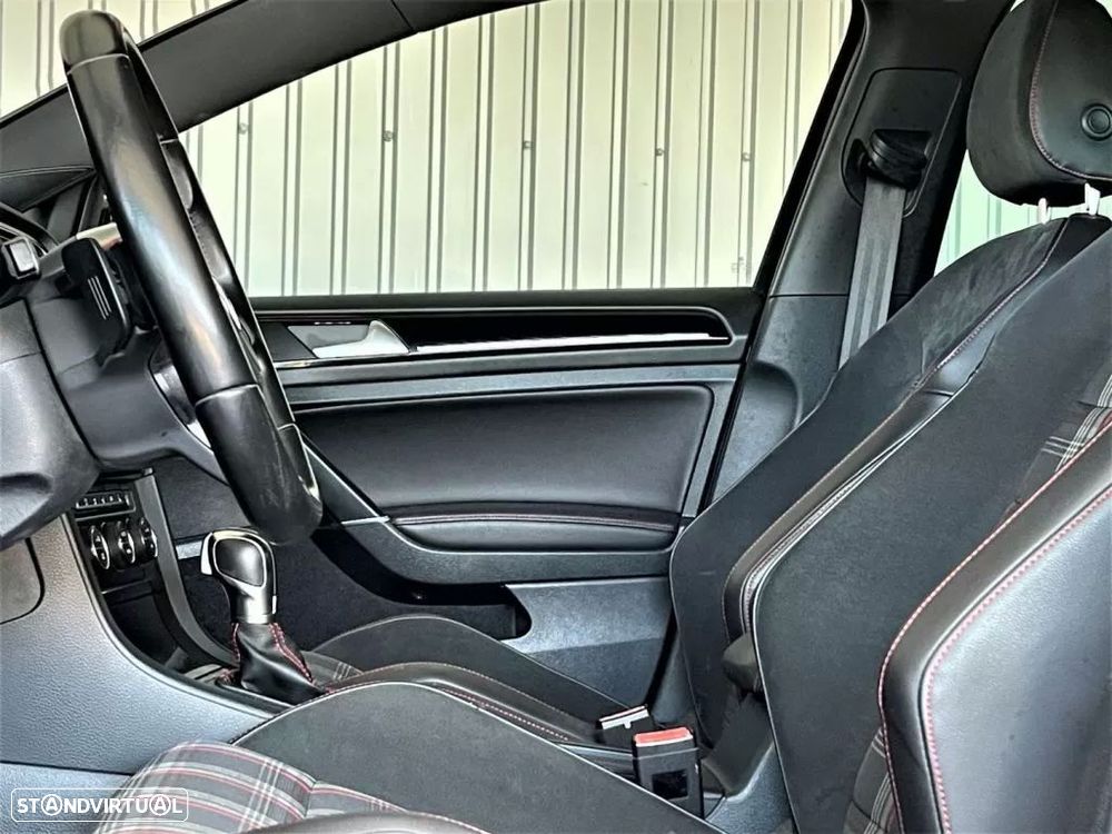 VW Golf 2.0 TSi GTi DSG - 30