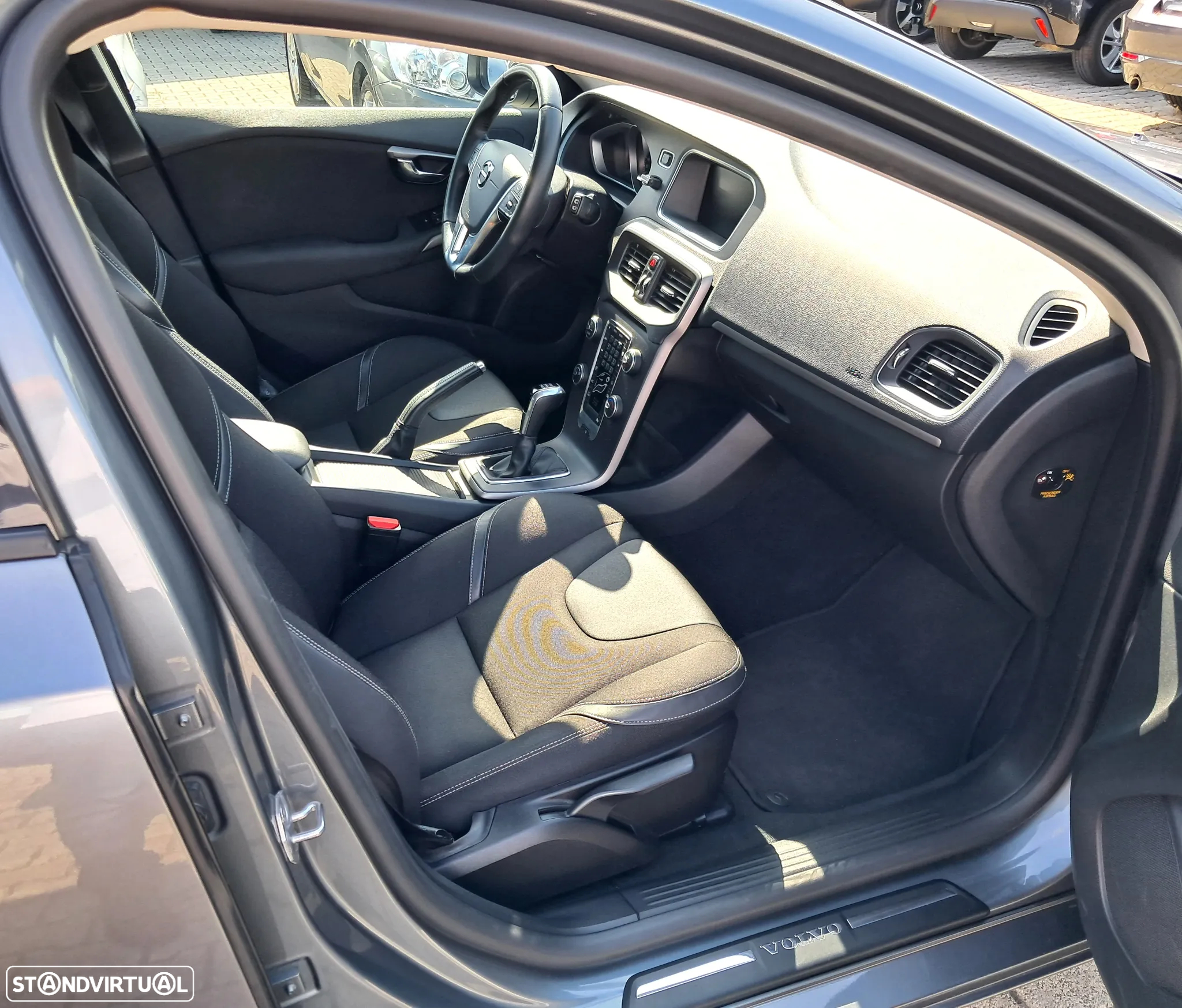 Volvo V40 2.0 D3 Momentum - 14