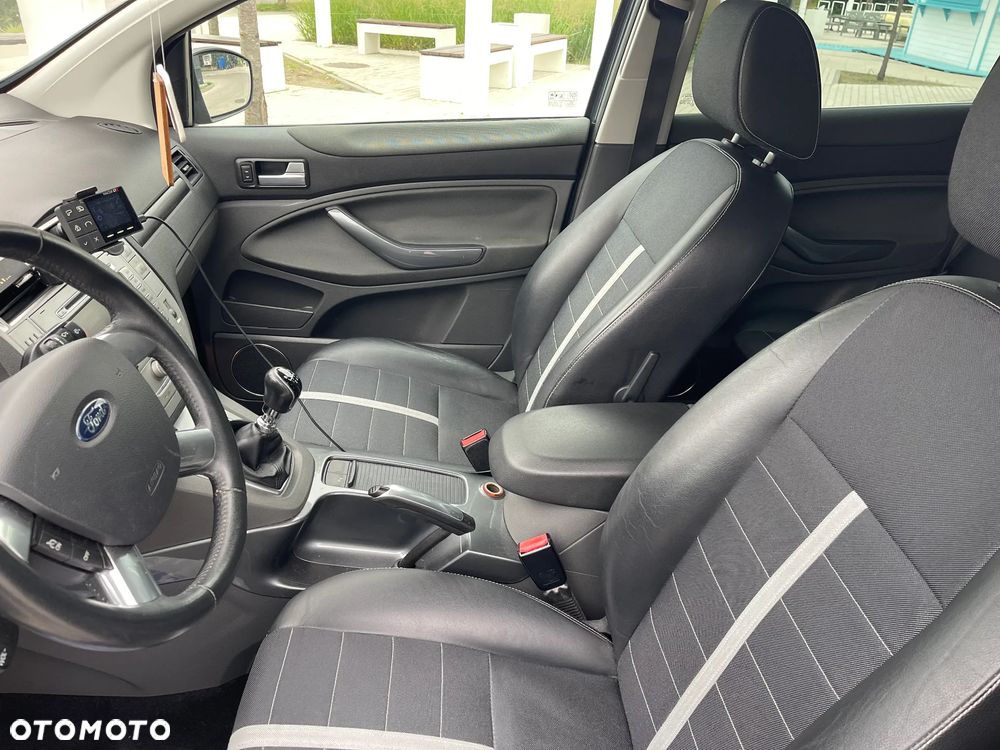 Ford Kuga - 13