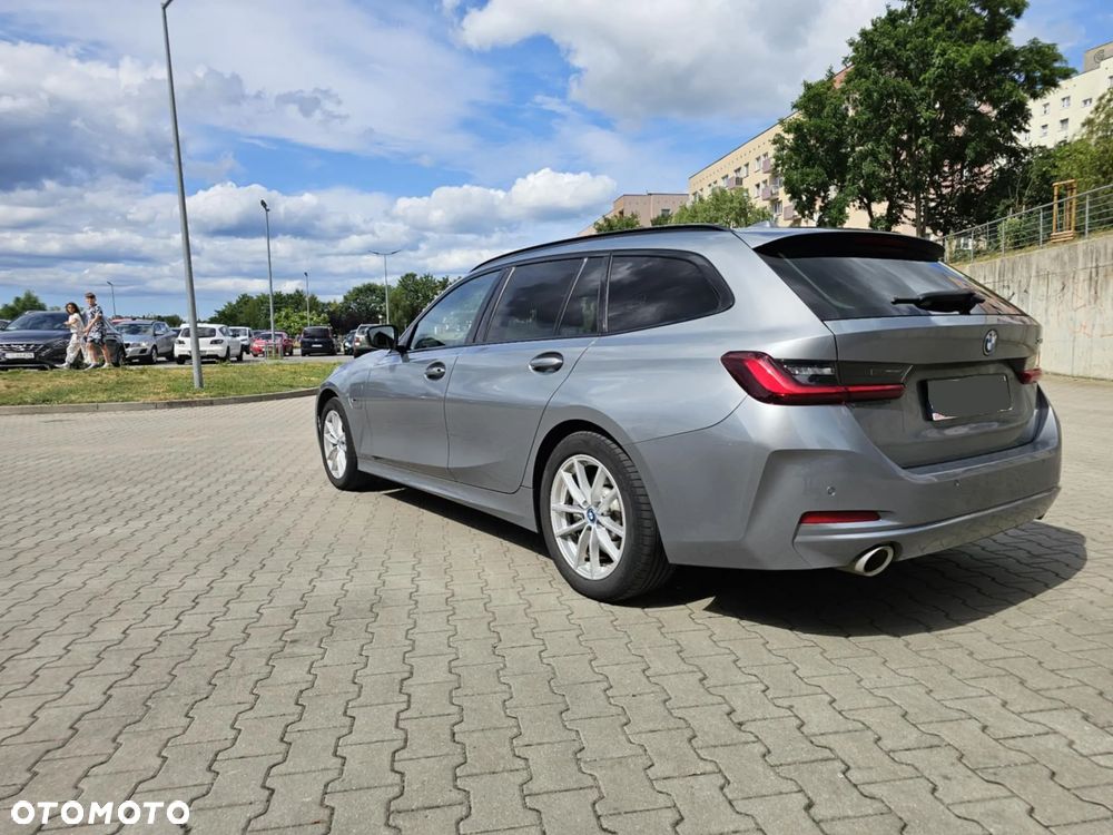 BMW Seria 3 ver-320e-phev - 11