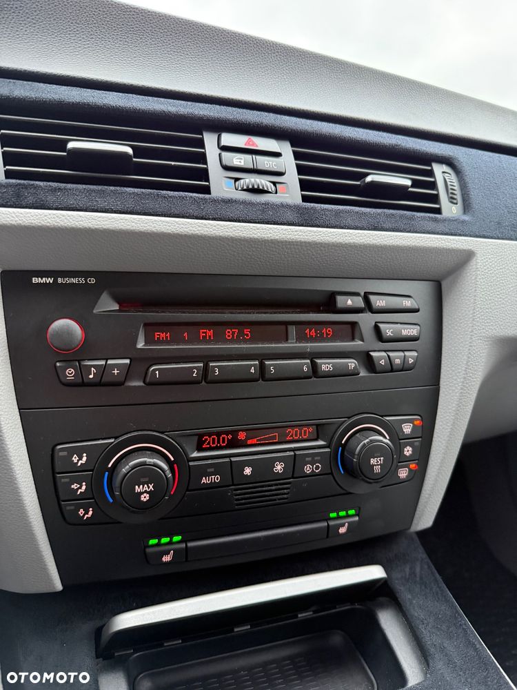 BMW Seria 3 318i - 11