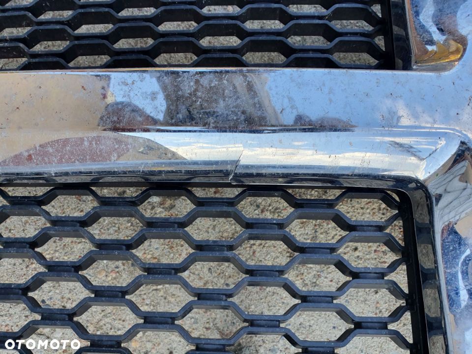 Dodge RAM IV 2500 3500 lifting 13- atrapa grill - 3