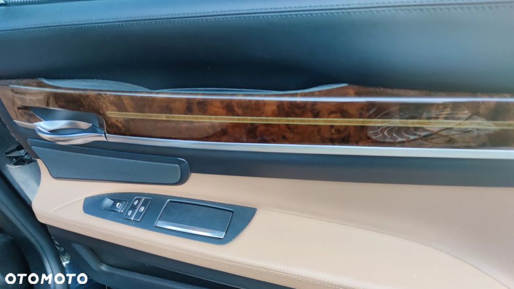 BMW Seria 7 740d xDrive - 28