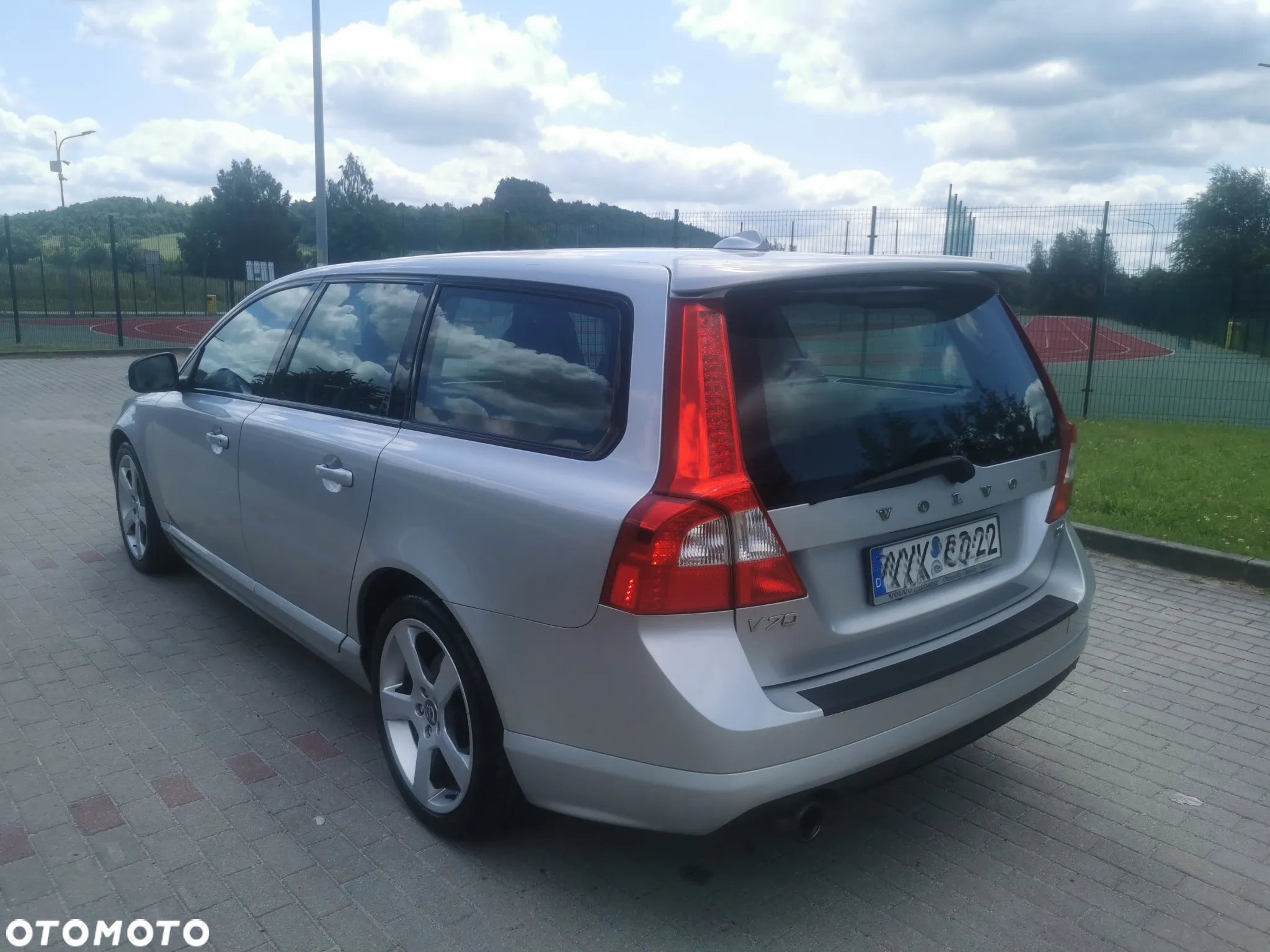Volvo V70 D3 R-Design - 4