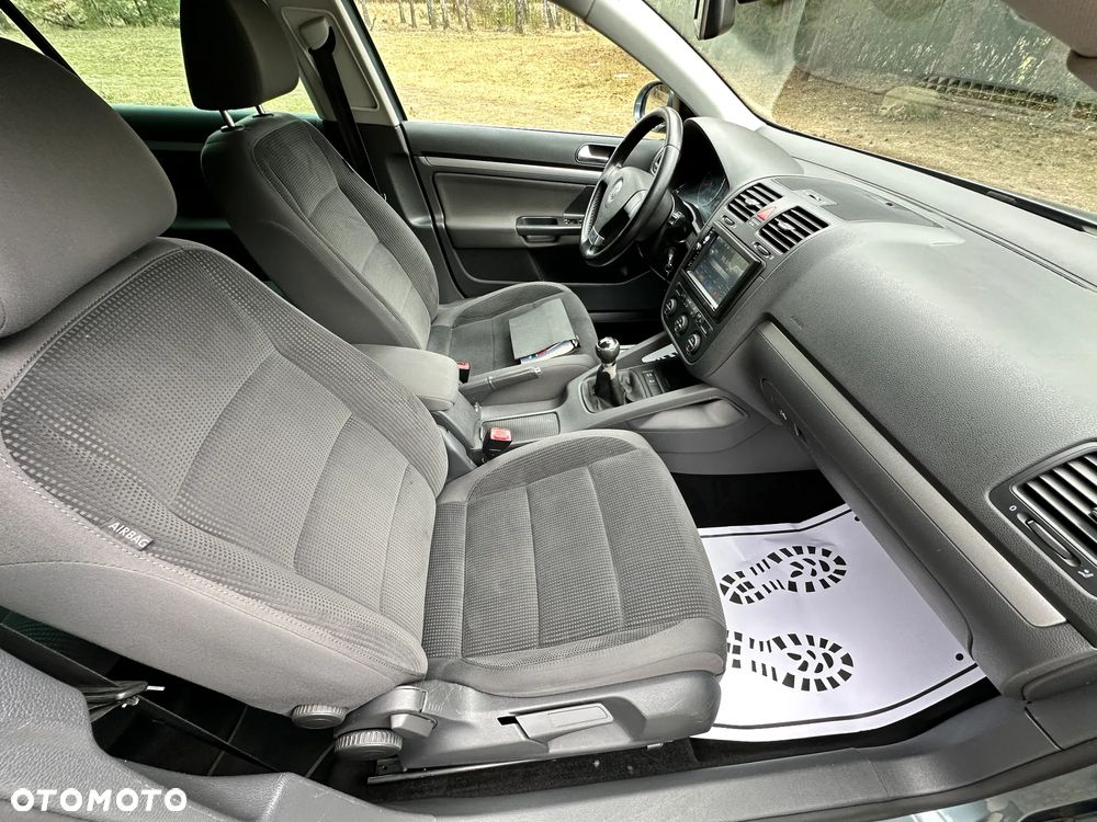 Volkswagen Golf 1.6 Comfortline - 25