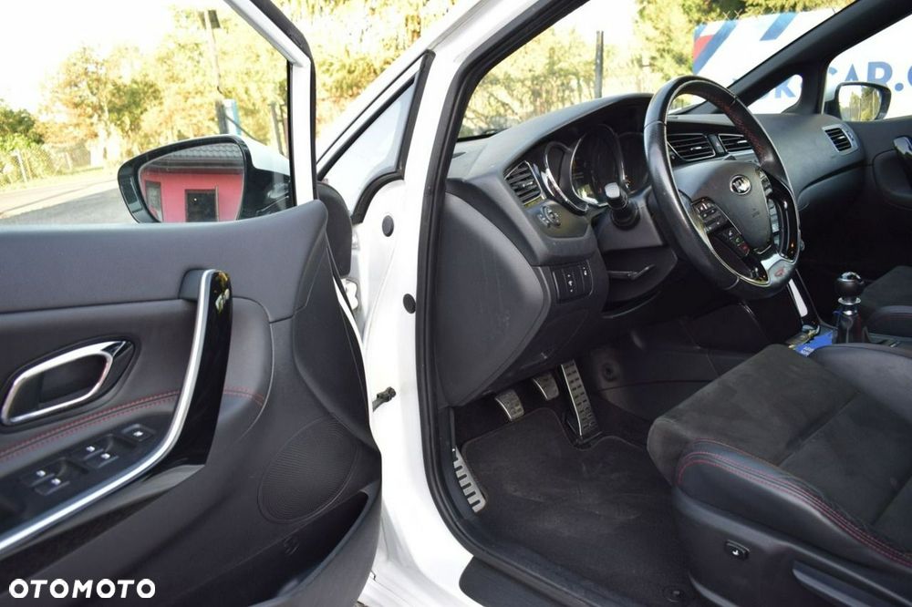 Kia Ceed - 10