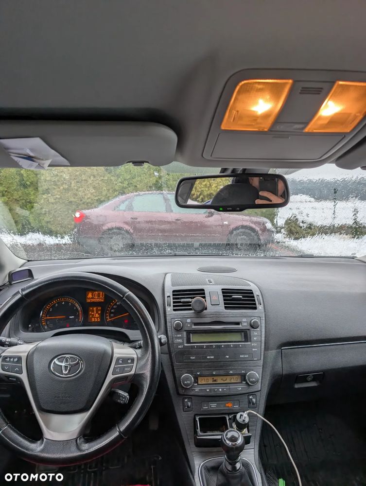 Toyota Avensis - 12