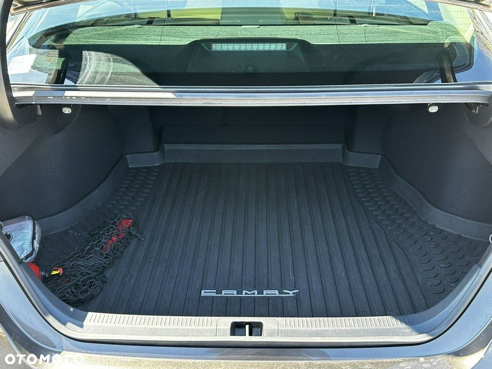 Toyota Camry - 19
