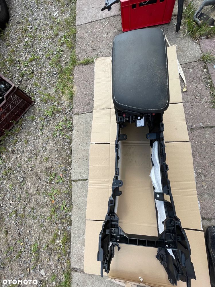 PODŁOKIETNIK LEXUS NX300H 2014-2021 - 2