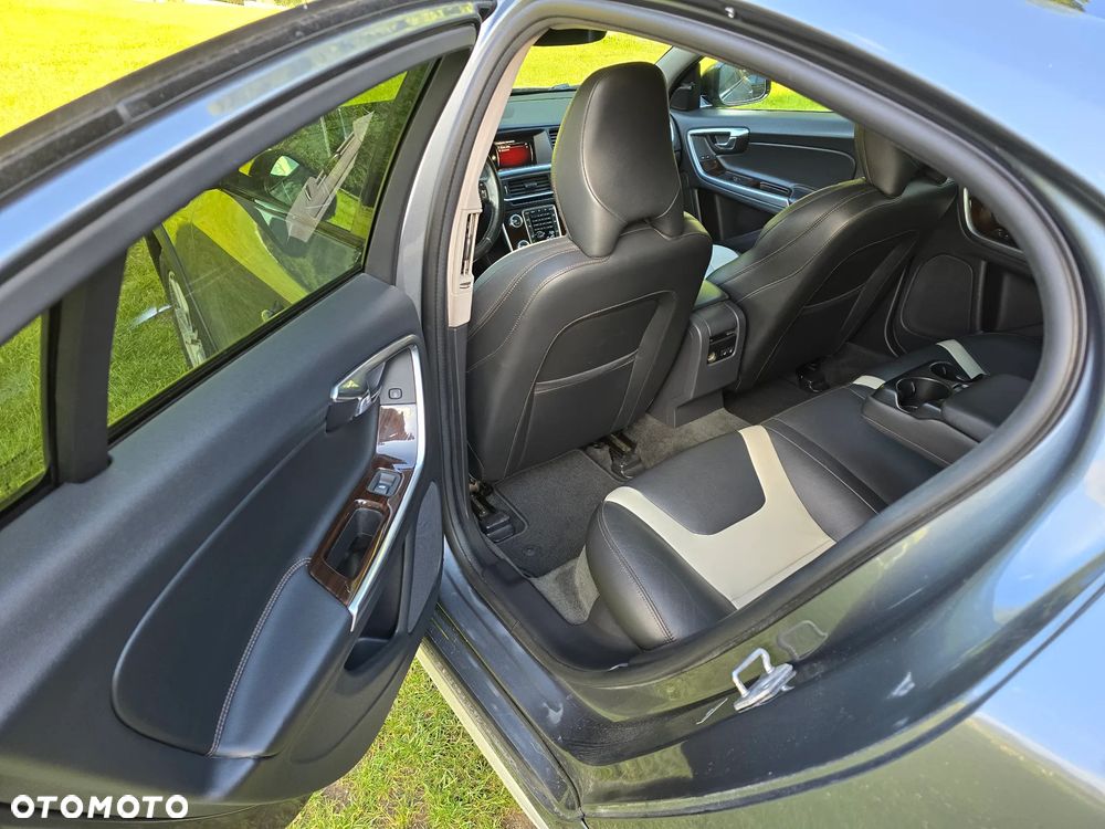 Volvo S60 T5 Geartronic Momentum - 20