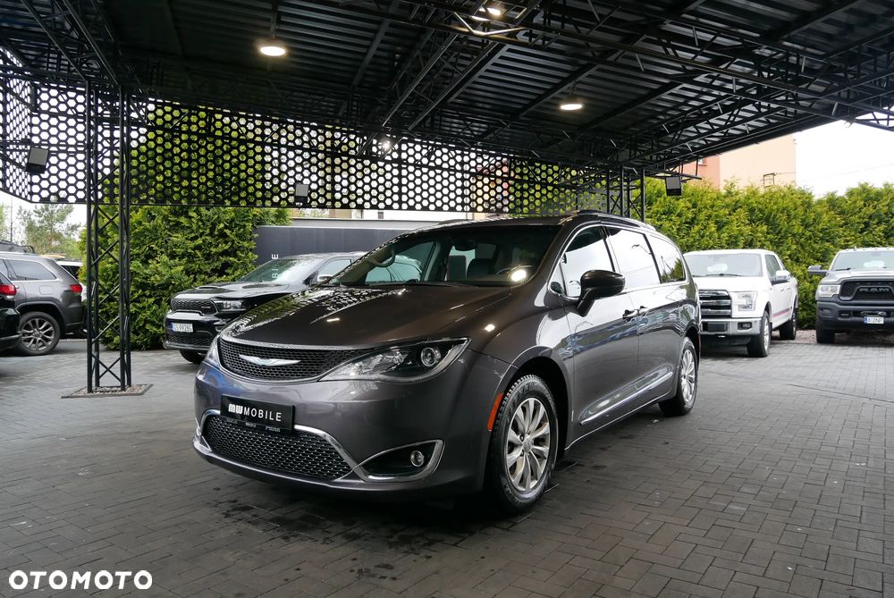 Chrysler Pacifica - 1