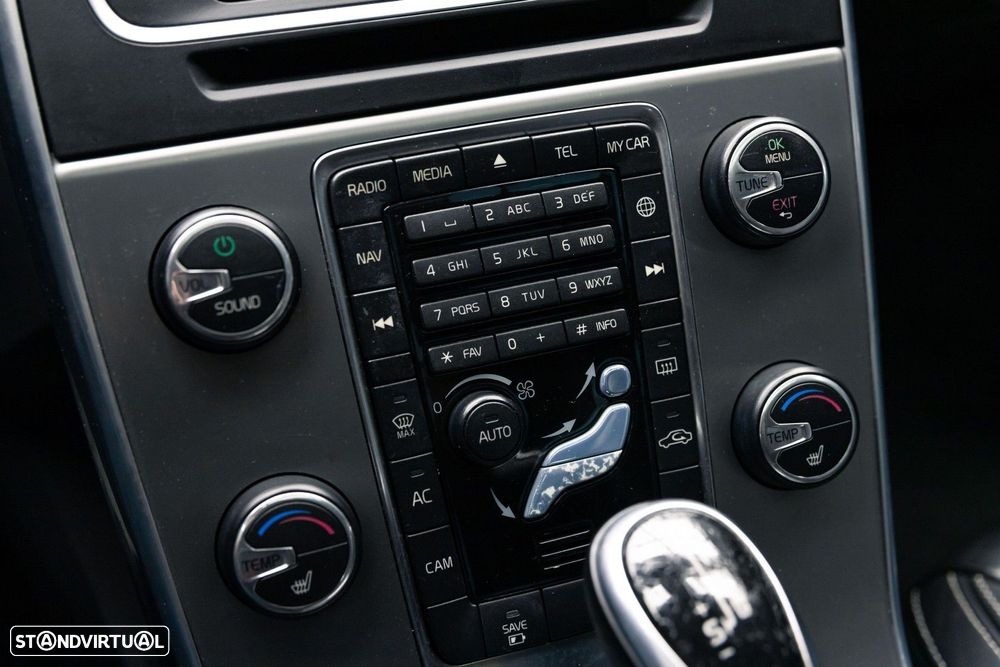 Volvo V60 2.4 D6 Momentum AWD Phev - 40