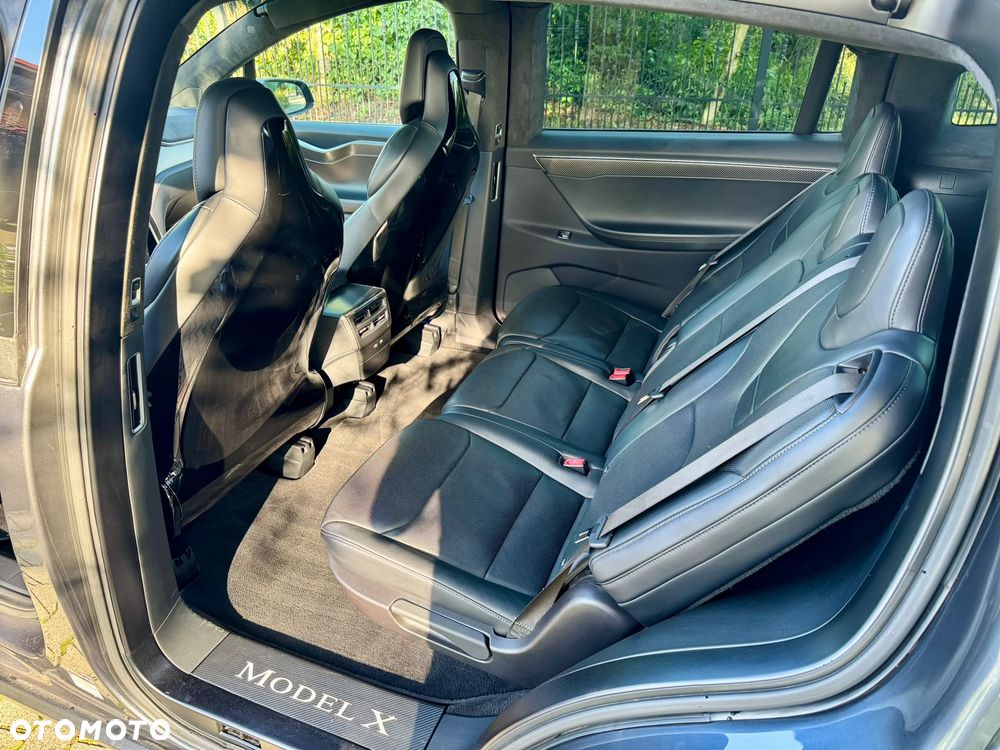 Tesla Model X - 16