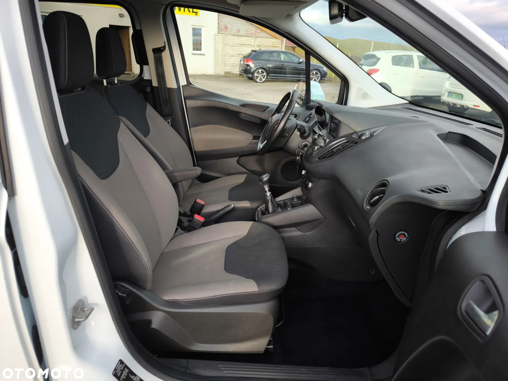 Ford Tourneo Courier 1.5 TDCi Titanium - 9