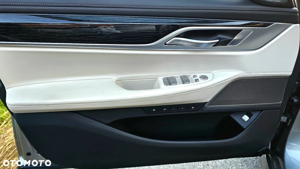 BMW Seria 7 745Le xDrive sport - 13