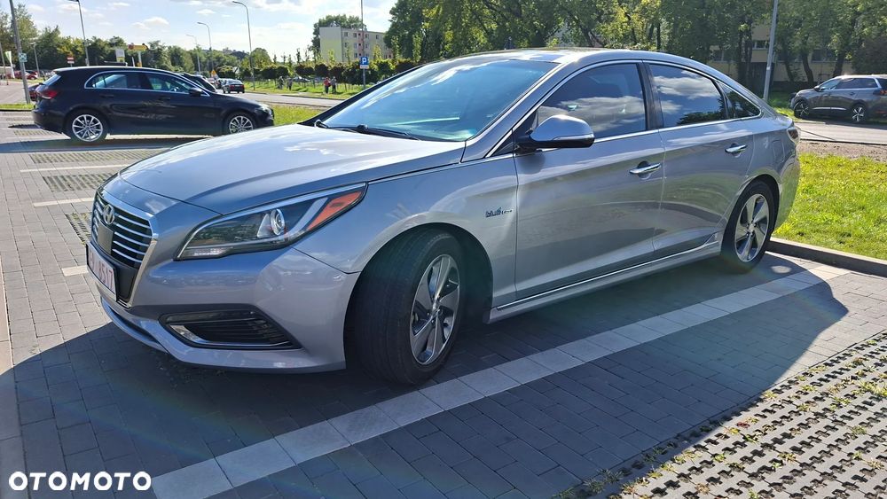 Hyundai Sonata - 4