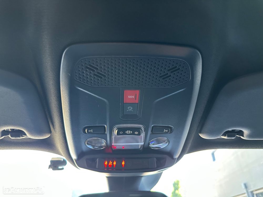 Peugeot 2008 1.2 PureTech Allure - 21