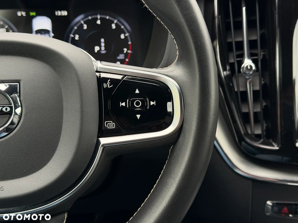 Volvo XC 60 B4 B R-Design - 17